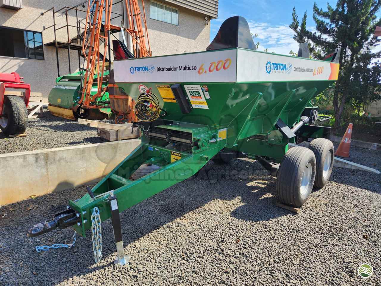 IMPLEMENTOS AGRICOLAS DISTRIBUIDOR CALCÁRIO 6000 Kg Sabiá Máquinas Agrícolas IRATI PARANÁ PR